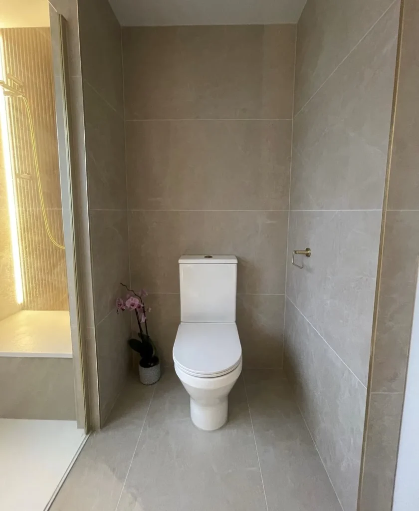 Lacock Cream Satin 100X100